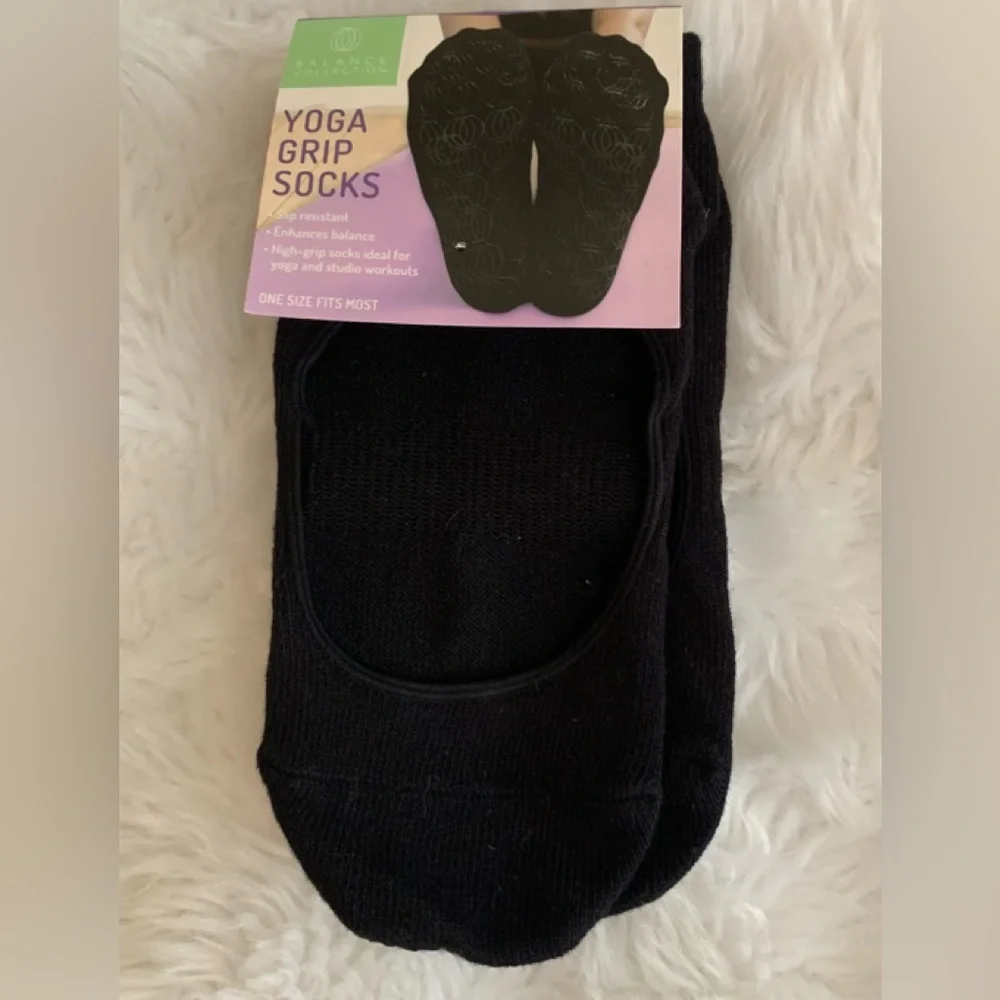 YOGA grip socks for Ladies 88% poly  in black One size NWT
